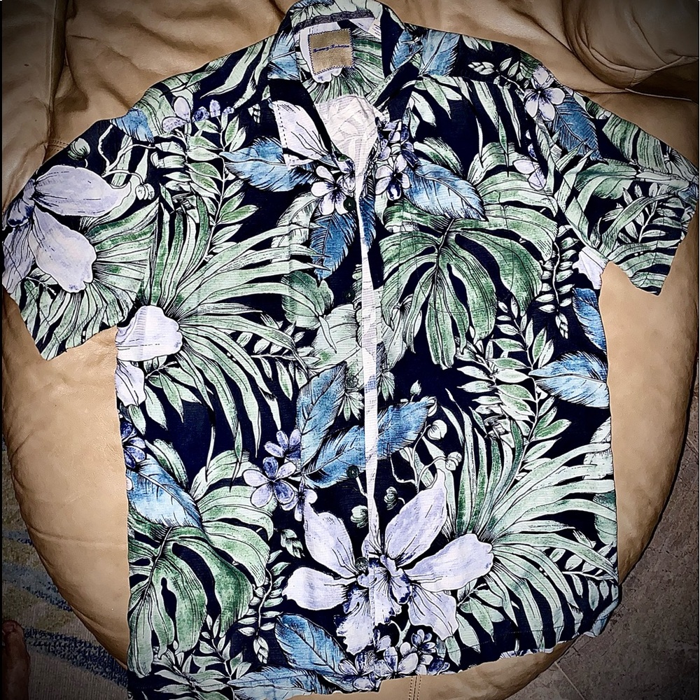 Vintage Tommy Bahama Floral Aloha (“Hawaiian”) Button-up Shirt
